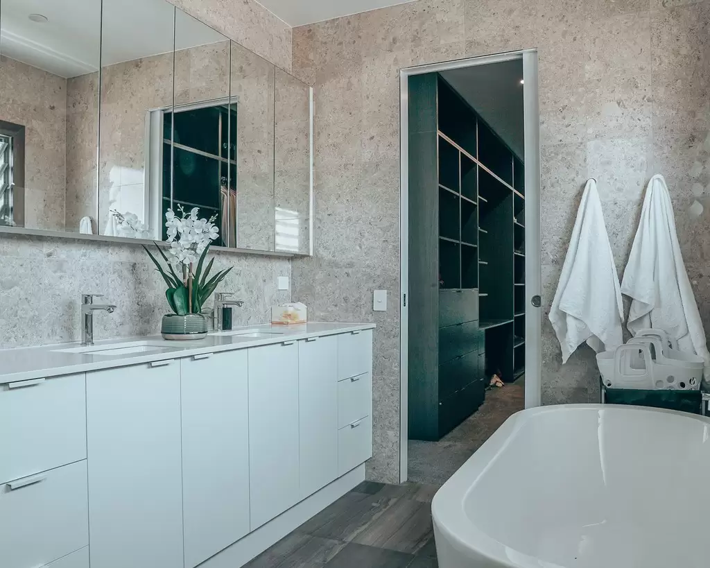 44 Brindisi Avenue, Isle Of Capri Sold by Queensland Sotheby's International Realty - image 1