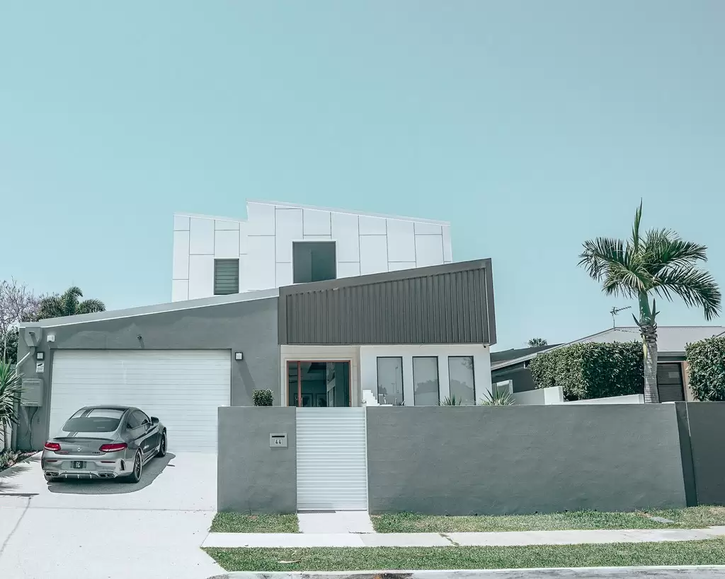 44 Brindisi Avenue, Isle Of Capri Sold by Queensland Sotheby's International Realty - image 1