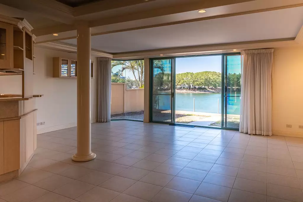2/197 Stanhill Drive, Chevron Island Sold by Queensland Sotheby's International Realty - image 1