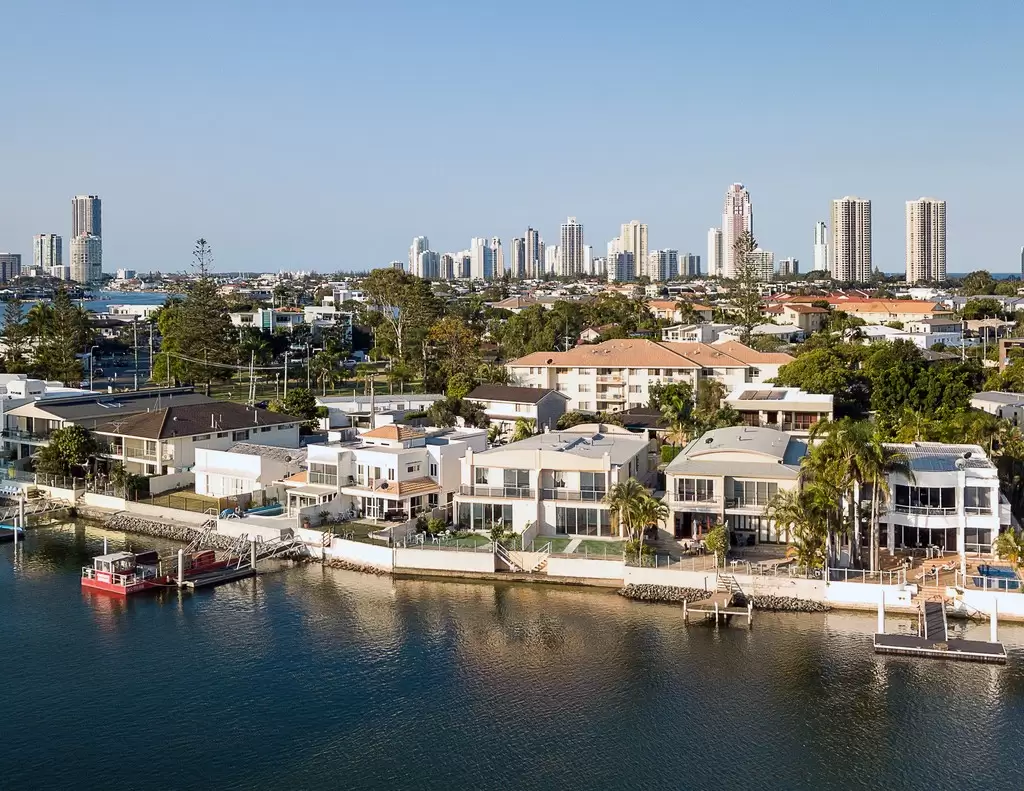 2/197 Stanhill Drive, Chevron Island Sold by Queensland Sotheby's International Realty - image 1