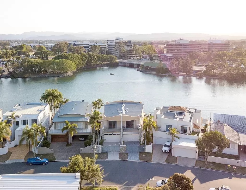 2/197 Stanhill Drive, Chevron Island Sold by Queensland Sotheby's International Realty - image 1