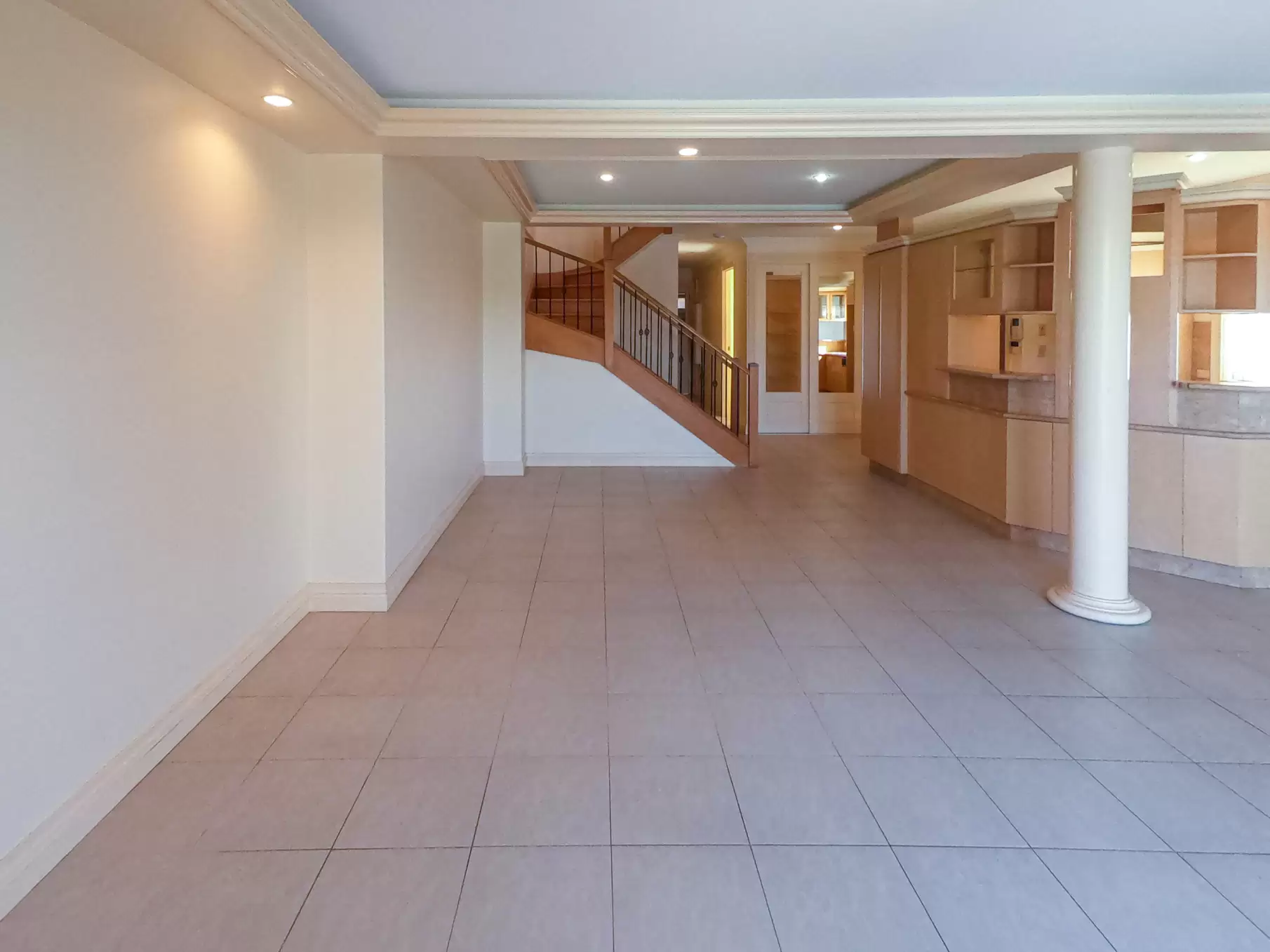 2/197 Stanhill Drive, Chevron Island Sold by Queensland Sotheby's International Realty - image 1