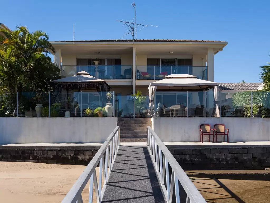 2/191 Stanhill Drive, Surfers Paradise Sold by Queensland Sotheby's International Realty - image 1