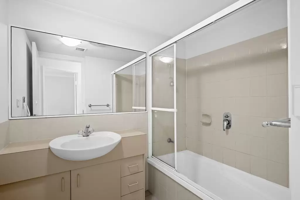 50/23 Wharf Road, Surfers Paradise Sold by  - image 1