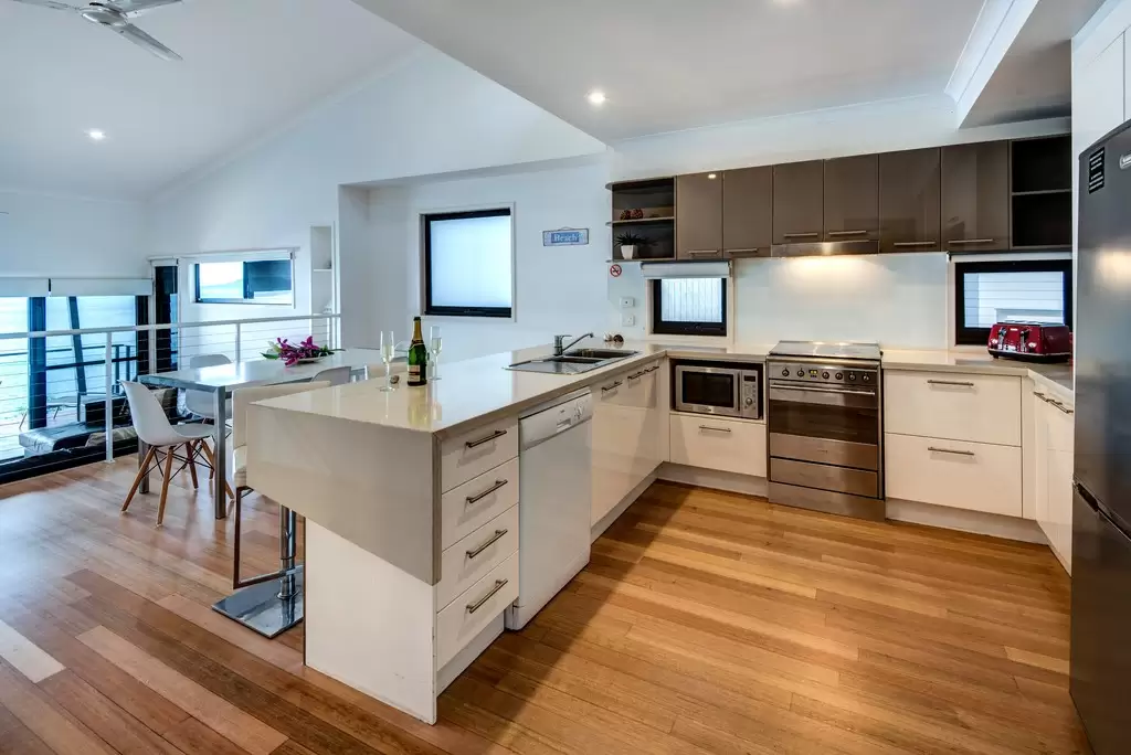 Shorelines 28 5 Acacia Drive, Hamilton Island Sold by Queensland Sotheby's International Realty - image 1