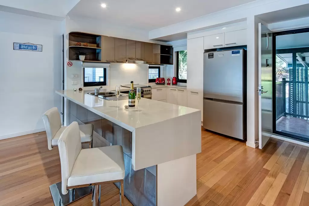 Shorelines 28 5 Acacia Drive, Hamilton Island Sold by Queensland Sotheby's International Realty - image 1