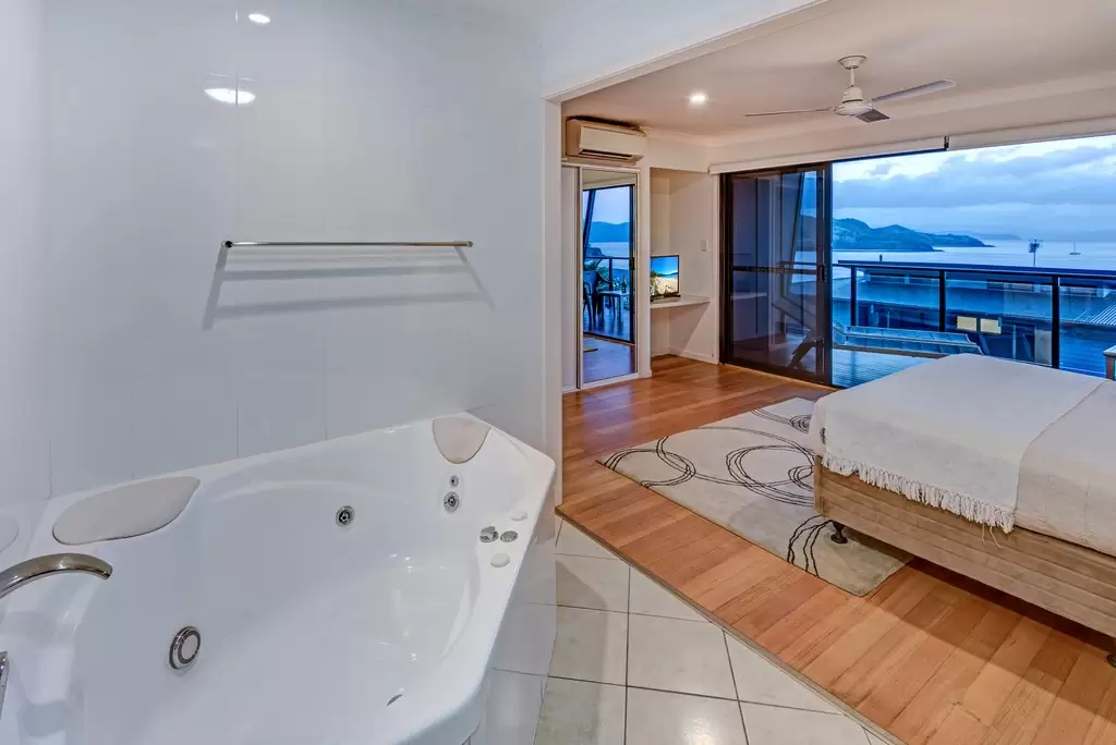 Shorelines 28 5 Acacia Drive, Hamilton Island Sold by Queensland Sotheby's International Realty - image 1