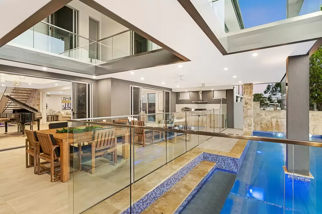 33 Sundowner Court, Mermaid Waters Sold by Queensland Sotheby's International Realty - image 1