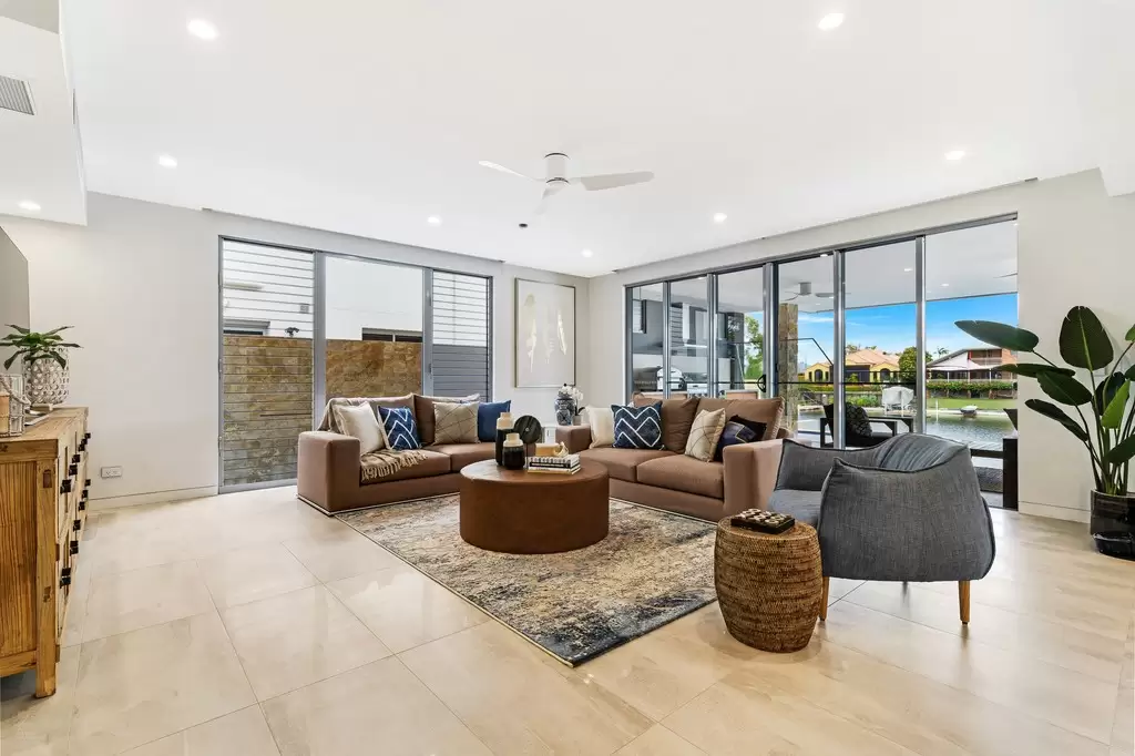 33 Sundowner Court, Mermaid Waters Sold by Queensland Sotheby's International Realty - image 1