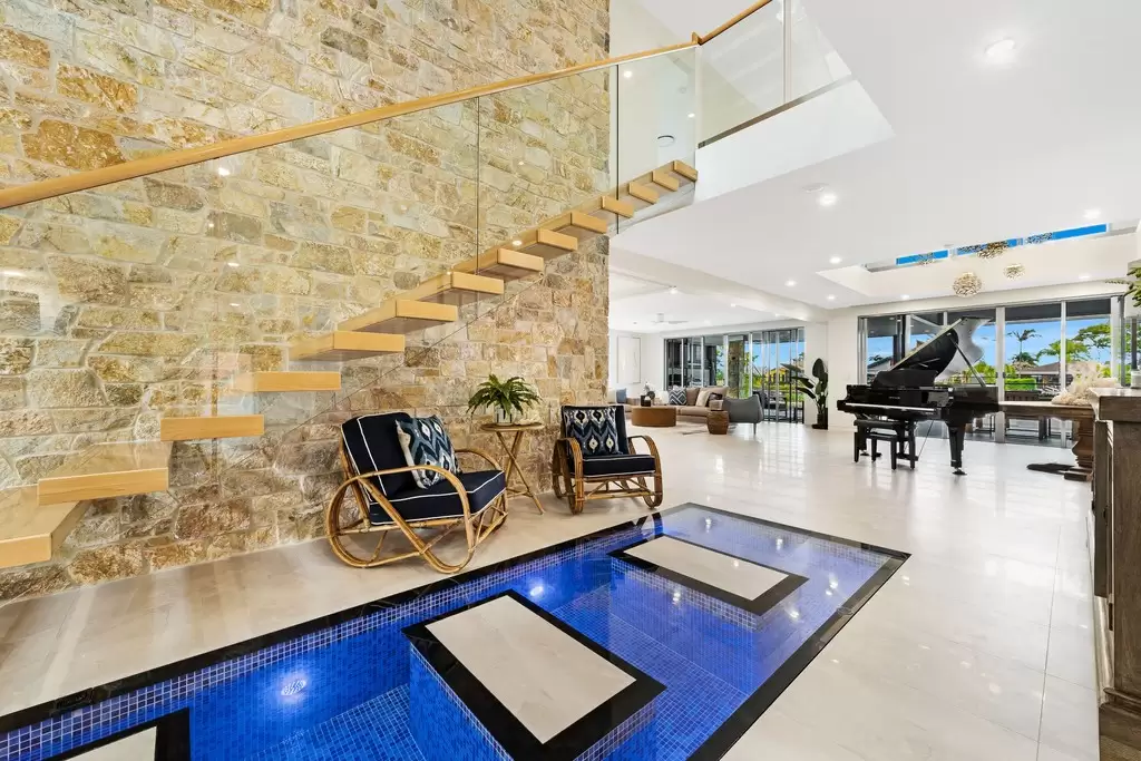 33 Sundowner Court, Mermaid Waters Sold by Queensland Sotheby's International Realty - image 1