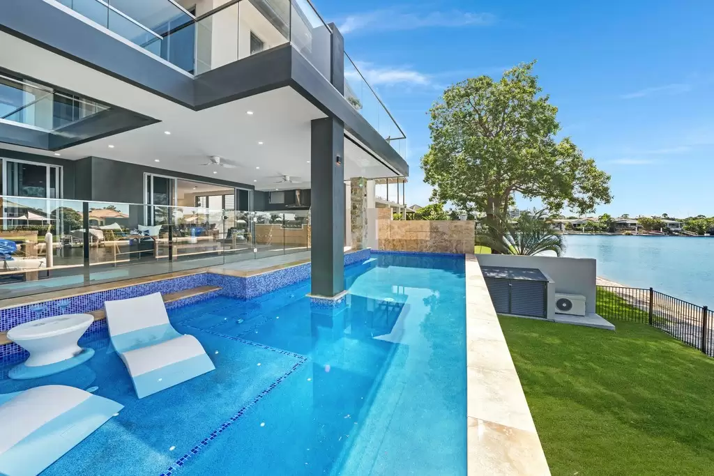 33 Sundowner Court, Mermaid Waters Sold by Queensland Sotheby's International Realty - image 1