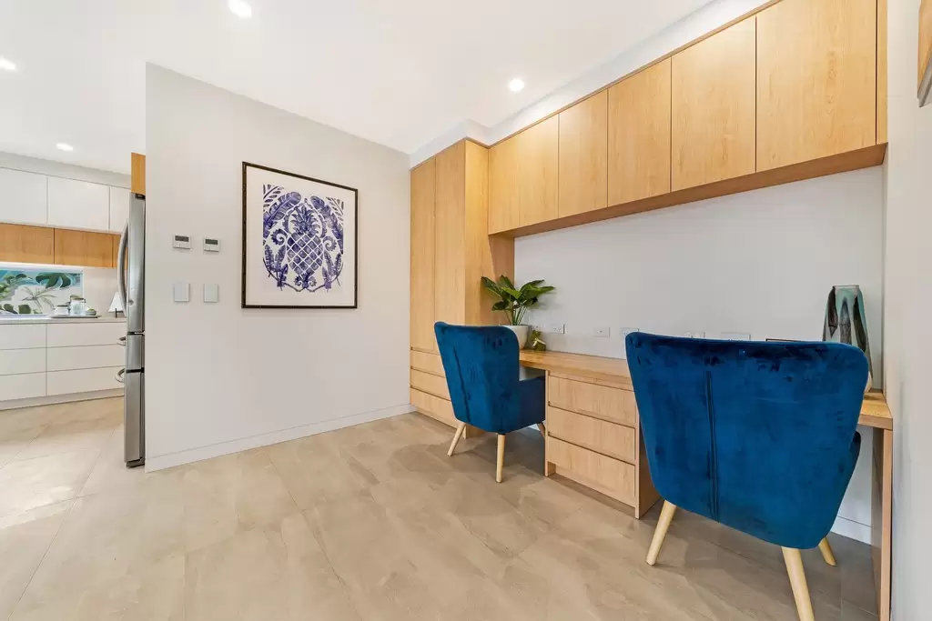 33 Sundowner Court, Mermaid Waters Sold by Queensland Sotheby's International Realty - image 1
