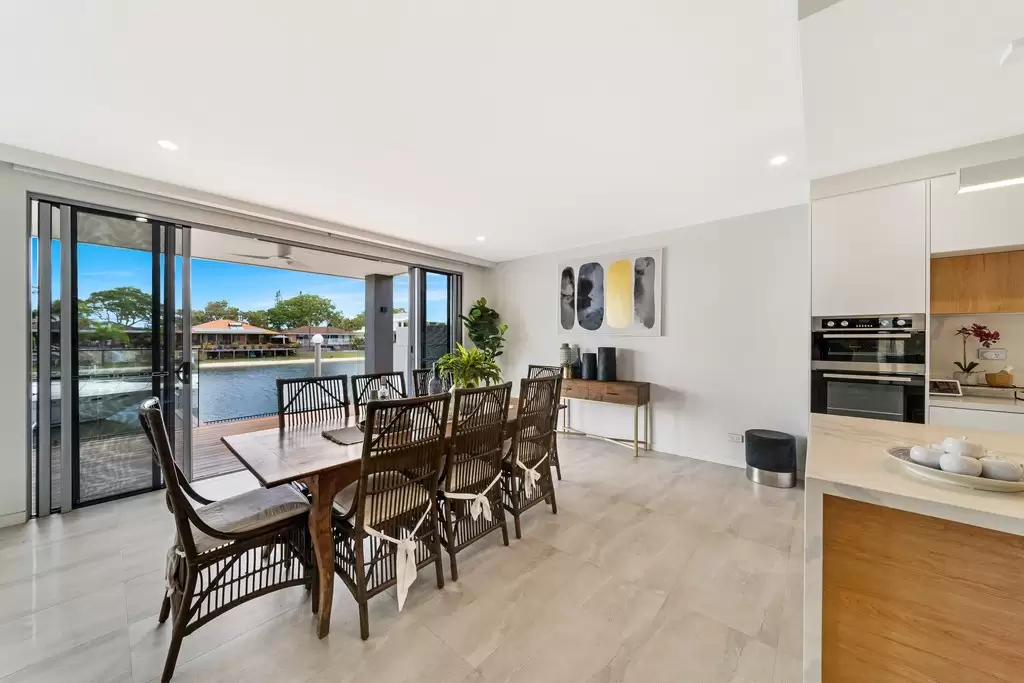 33 Sundowner Court, Mermaid Waters Sold by Queensland Sotheby's International Realty - image 1