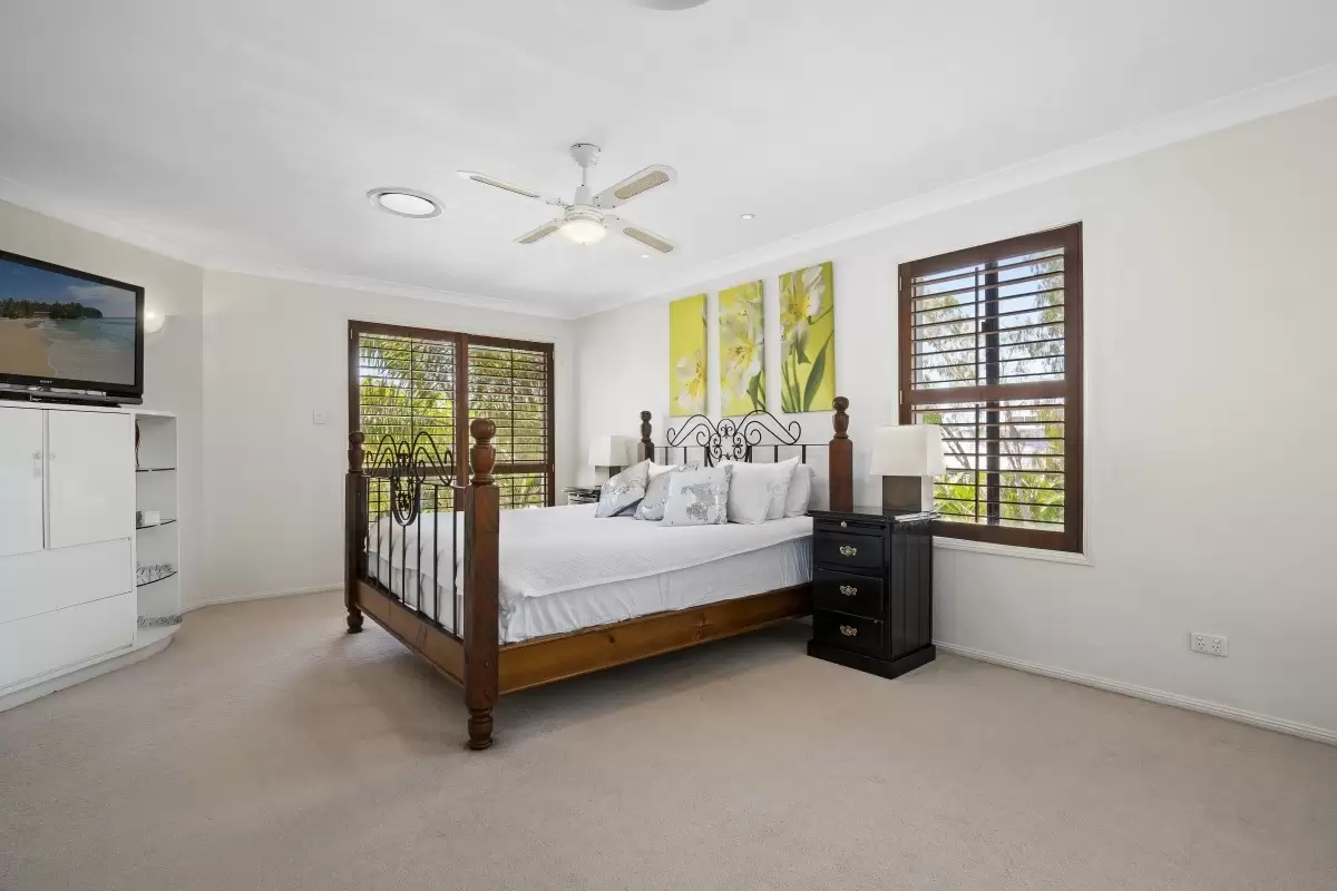 21 Wisemans Court, Helensvale Sold by  - image 1