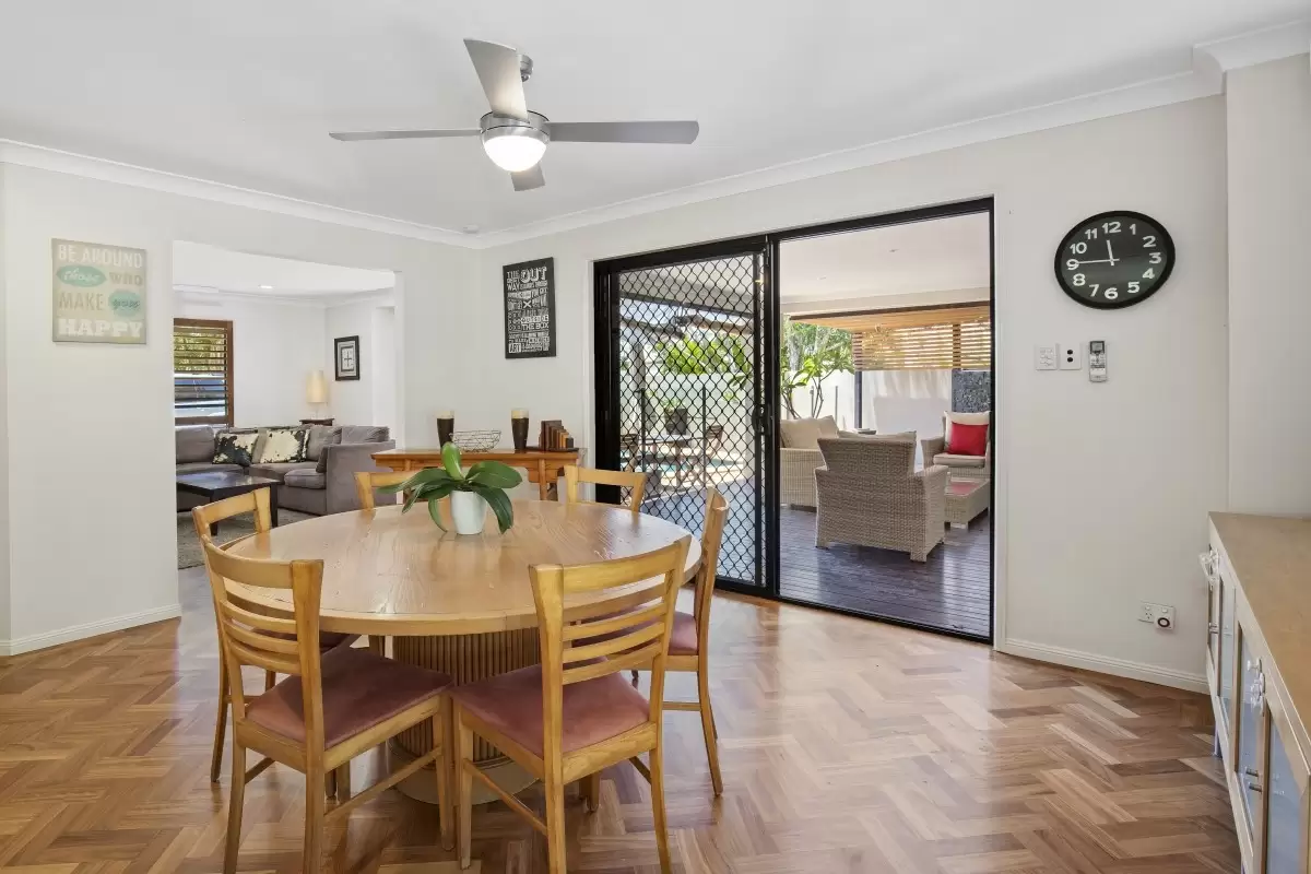 21 Wisemans Court, Helensvale Sold by  - image 1