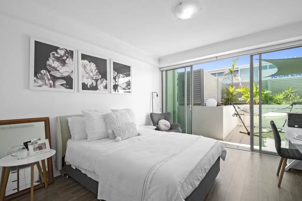 2/6-8 Miami Key, Broadbeach Sold by Queensland Sotheby's International Realty - image 1