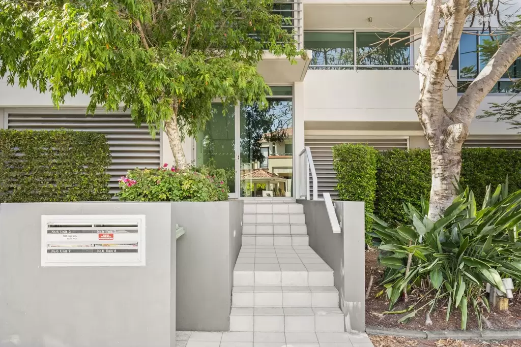 2/6-8 Miami Key, Broadbeach Sold by Queensland Sotheby's International Realty - image 1