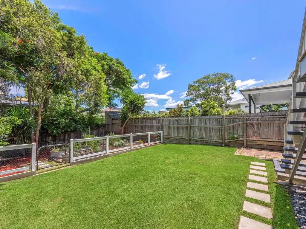 17 Lydia Street, Kalinga Sold by Queensland Sotheby's International Realty - image 1