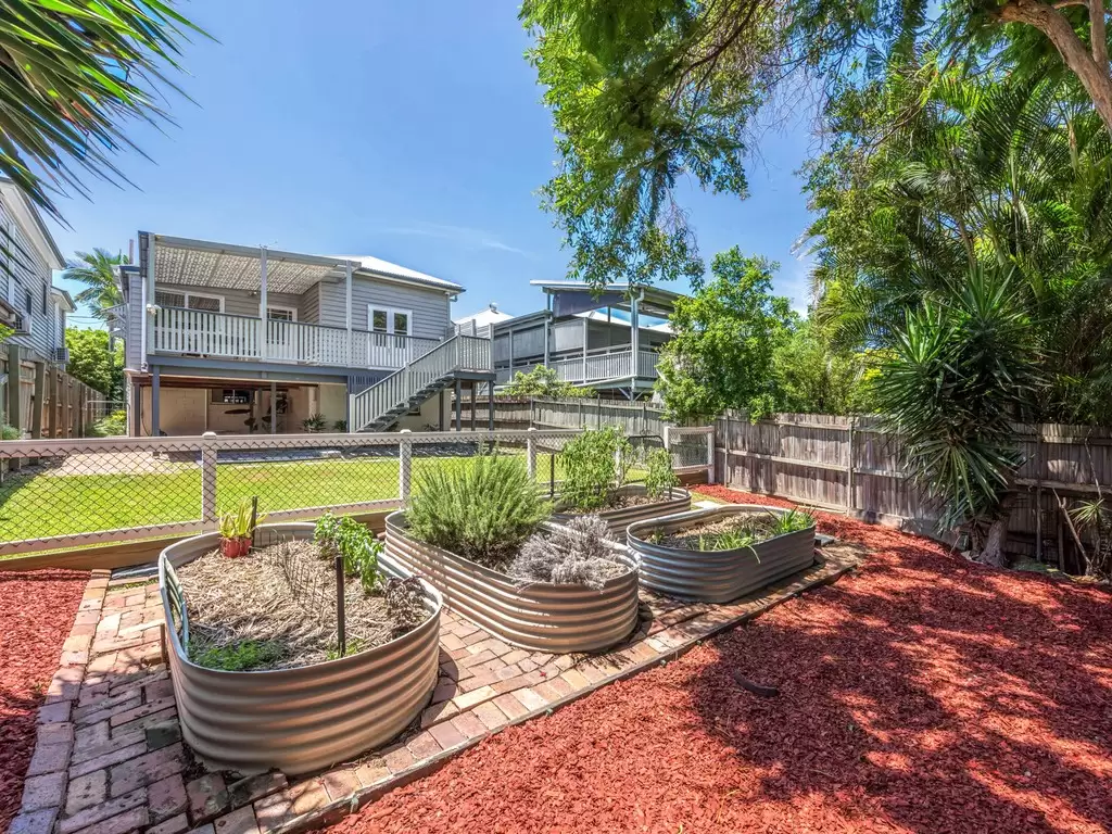 17 Lydia Street, Kalinga Sold by Queensland Sotheby's International Realty - image 1