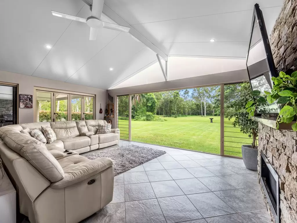 914 Boston Road, Chandler Sold by Queensland Sotheby's International Realty - image 1