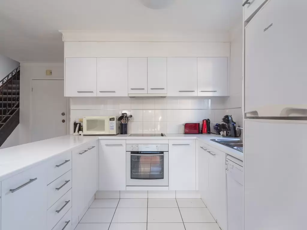 1/191 Stanhill Drive, Surfers Paradise Sold by Queensland Sotheby's International Realty - image 1