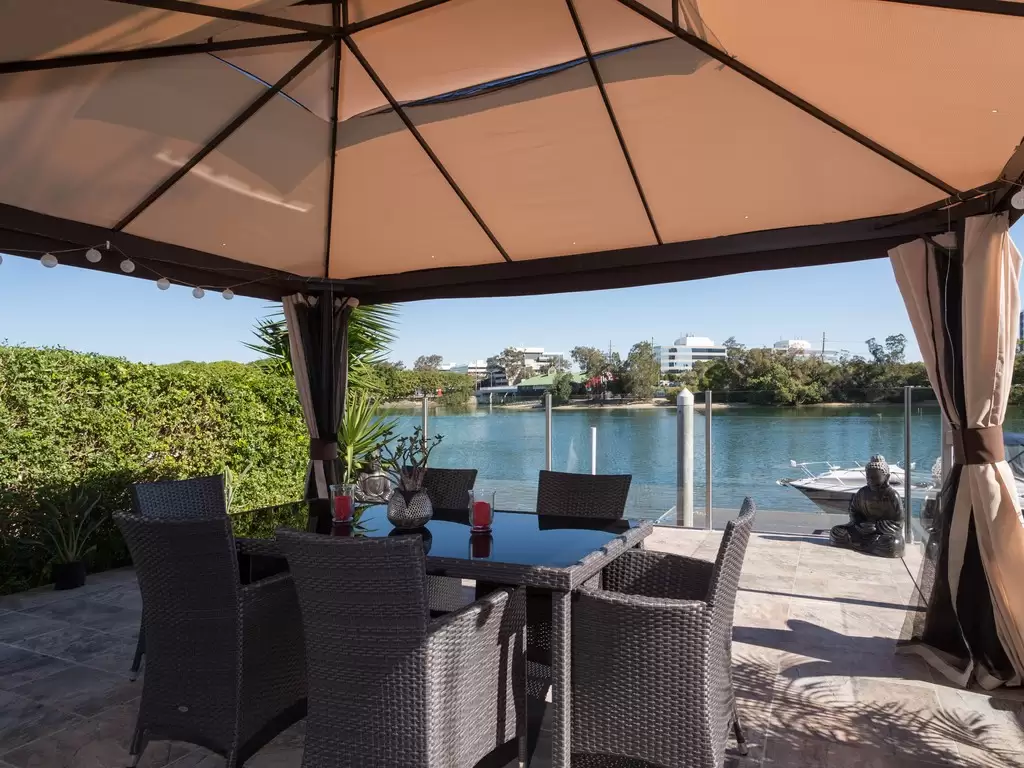 1/191 Stanhill Drive, Surfers Paradise Sold by Queensland Sotheby's International Realty - image 1