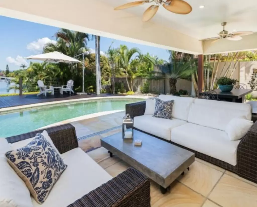 6 Balmoral Avenue, Bundall Sold by Queensland Sotheby's International Realty - image 1