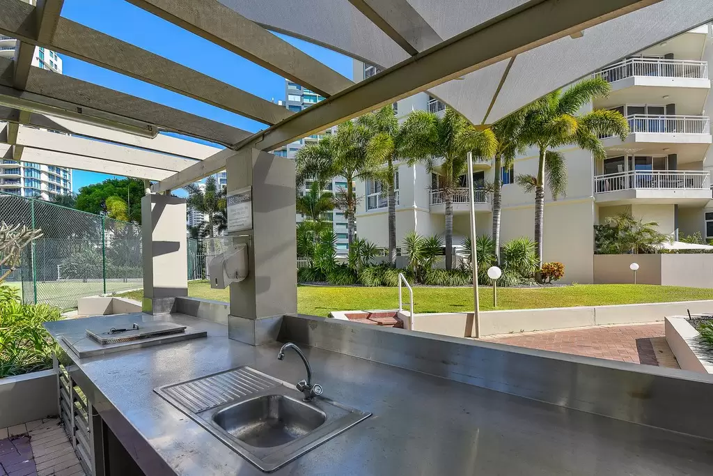 Ocean Sands / 11 Hughes Avenue, Main Beach Sold by Queensland Sotheby's International Realty - image 1