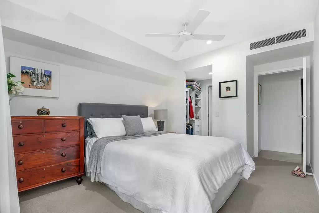 204/30 'Lanikai' Brighton Parade, Southport Sold by Queensland Sotheby's International Realty - image 1