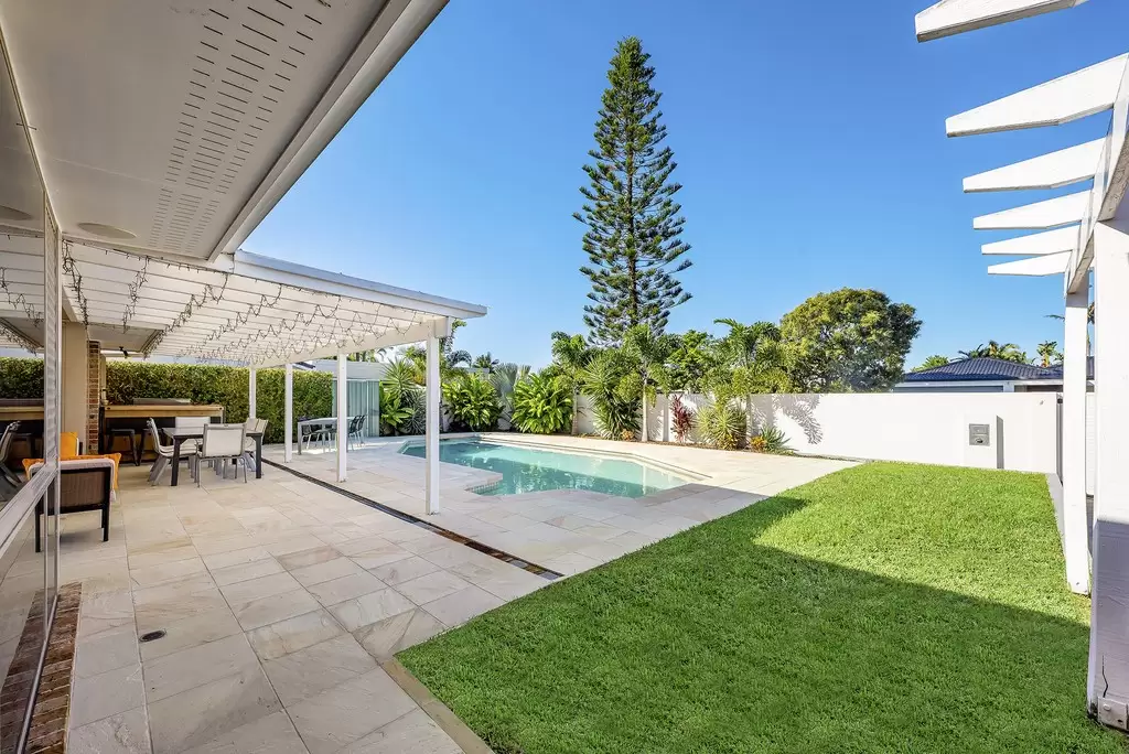 12 Elgin Cresent, Bundall Sold by  - image 1