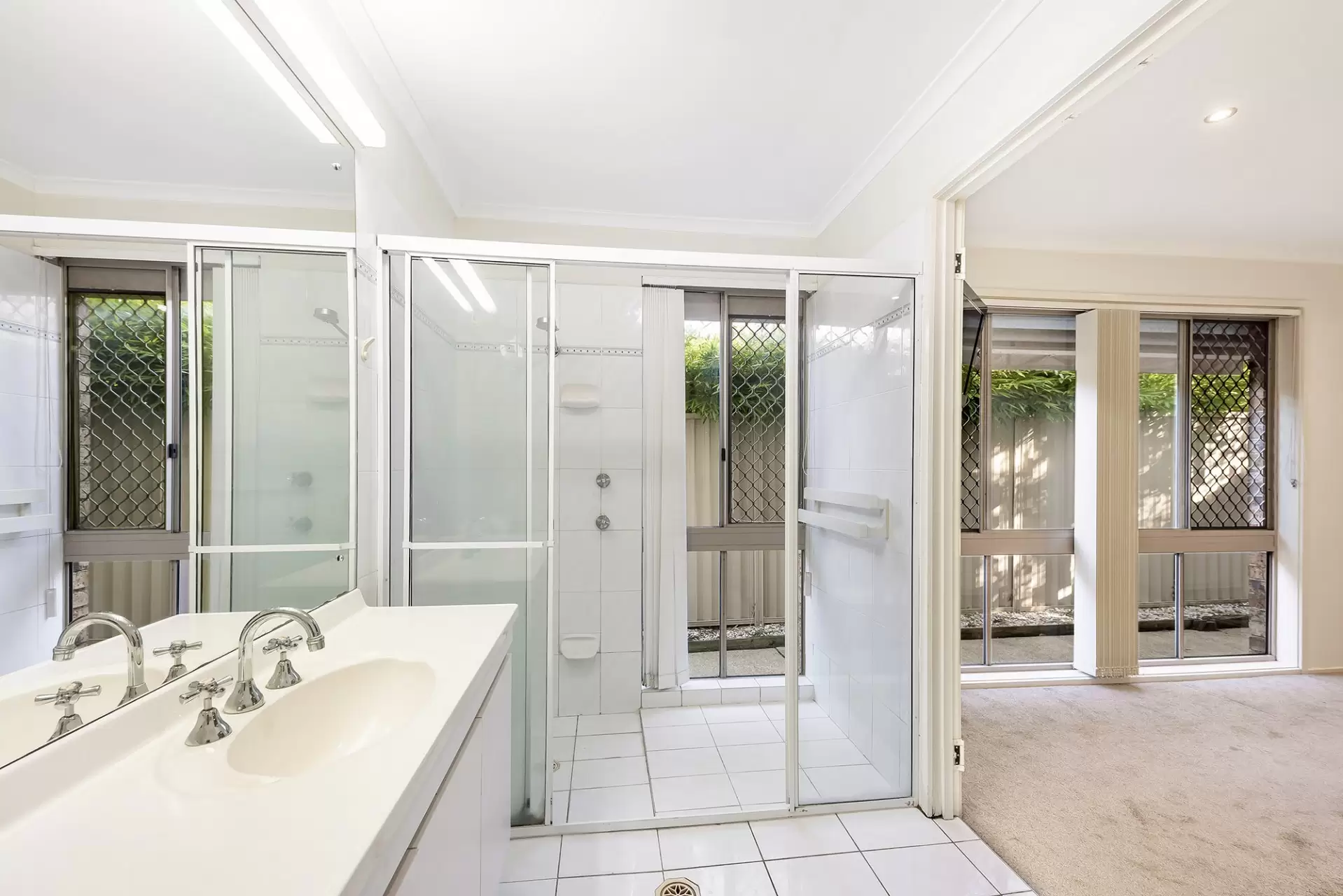 12 Elgin Cresent, Bundall Sold by  - image 1