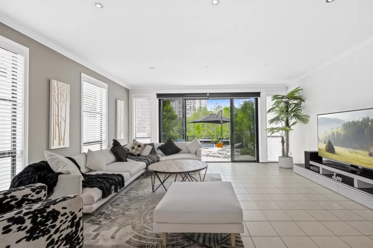 39A Paradise Island, Surfers Paradise Sold by Queensland Sotheby's International Realty - image 1