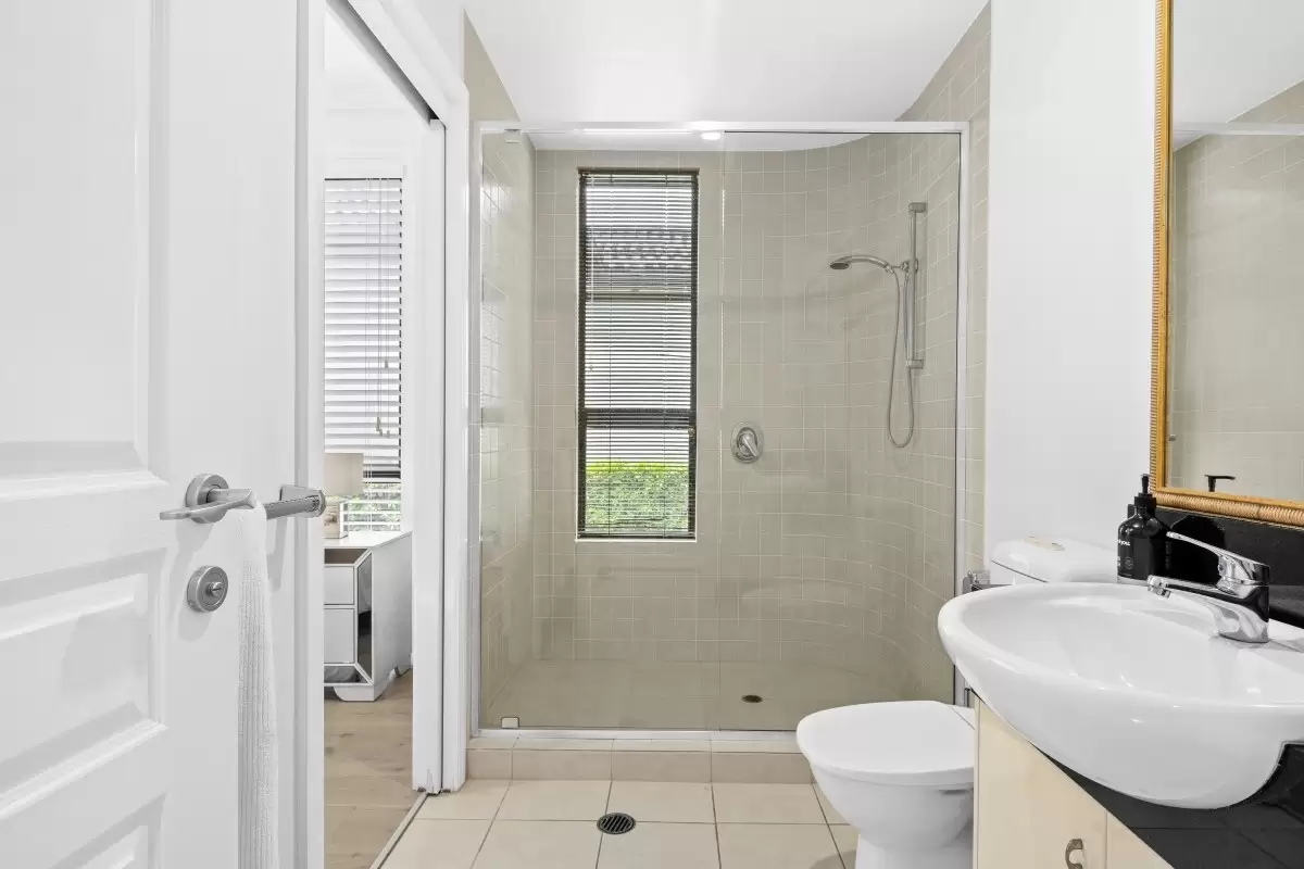 39A Paradise Island, Surfers Paradise Sold by Queensland Sotheby's International Realty - image 1