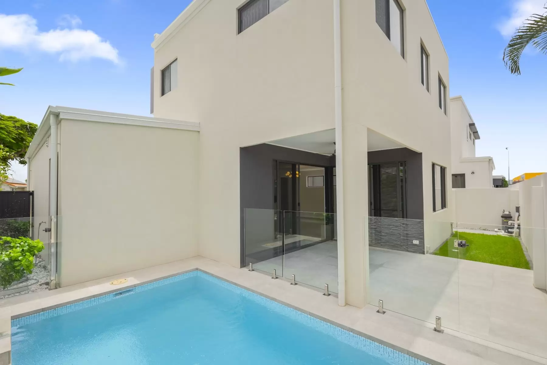 175 Campbell Street, Sorrento Sold by Queensland Sotheby's International Realty - image 1