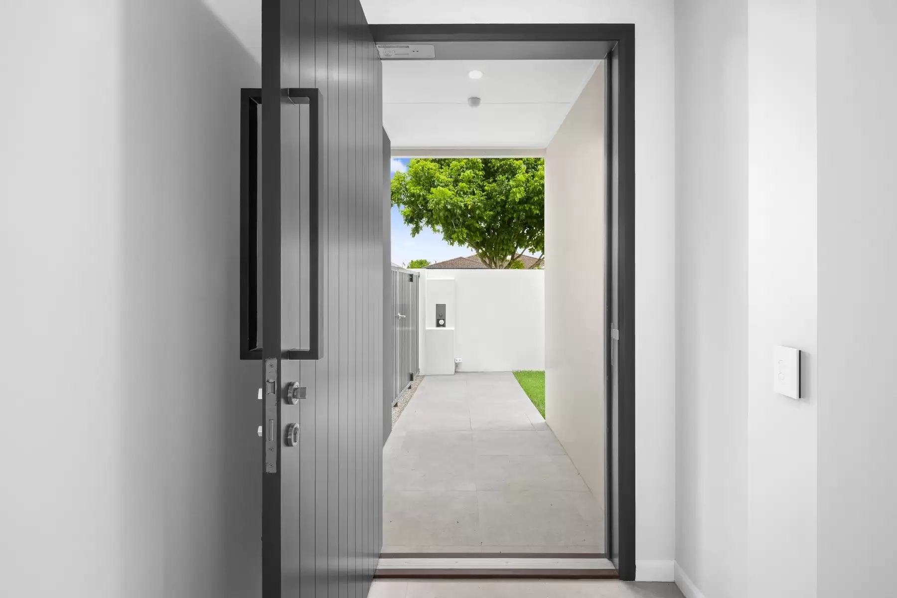 175 Campbell Street, Sorrento Sold by Queensland Sotheby's International Realty - image 1