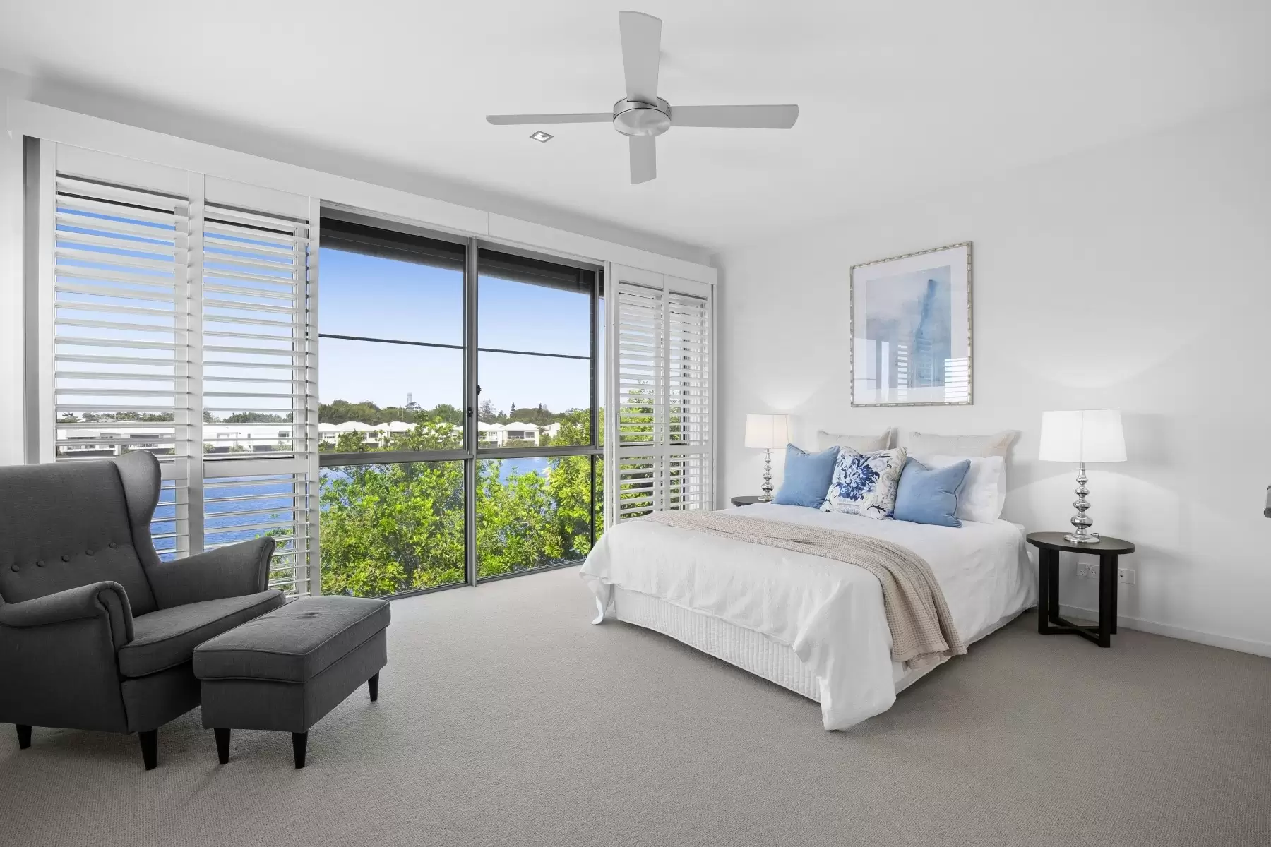 5069 Emerald Island Drive, Carrara Sold by Queensland Sotheby's International Realty - image 1