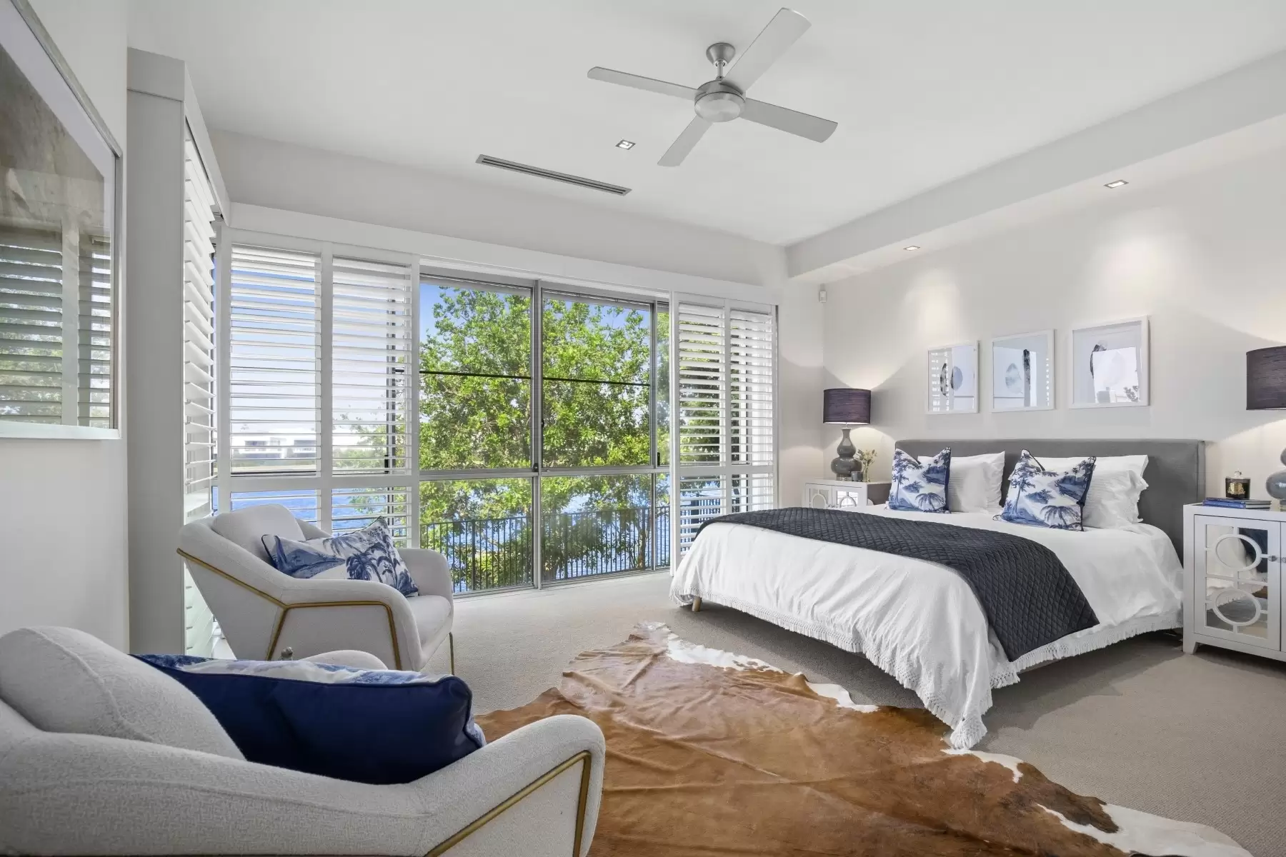 5069 Emerald Island Drive, Carrara Sold by Queensland Sotheby's International Realty - image 1