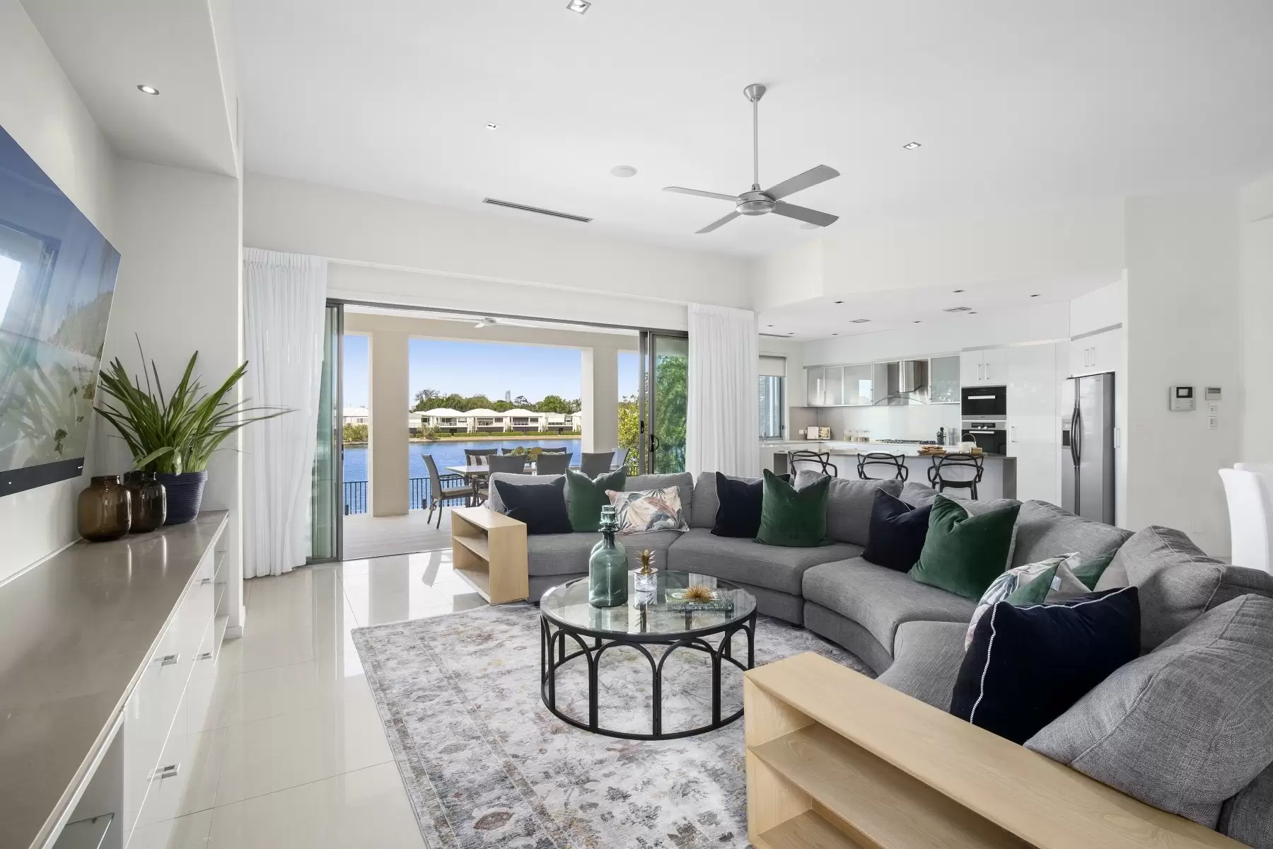 5069 Emerald Island Drive, Carrara Sold by Queensland Sotheby's International Realty - image 1