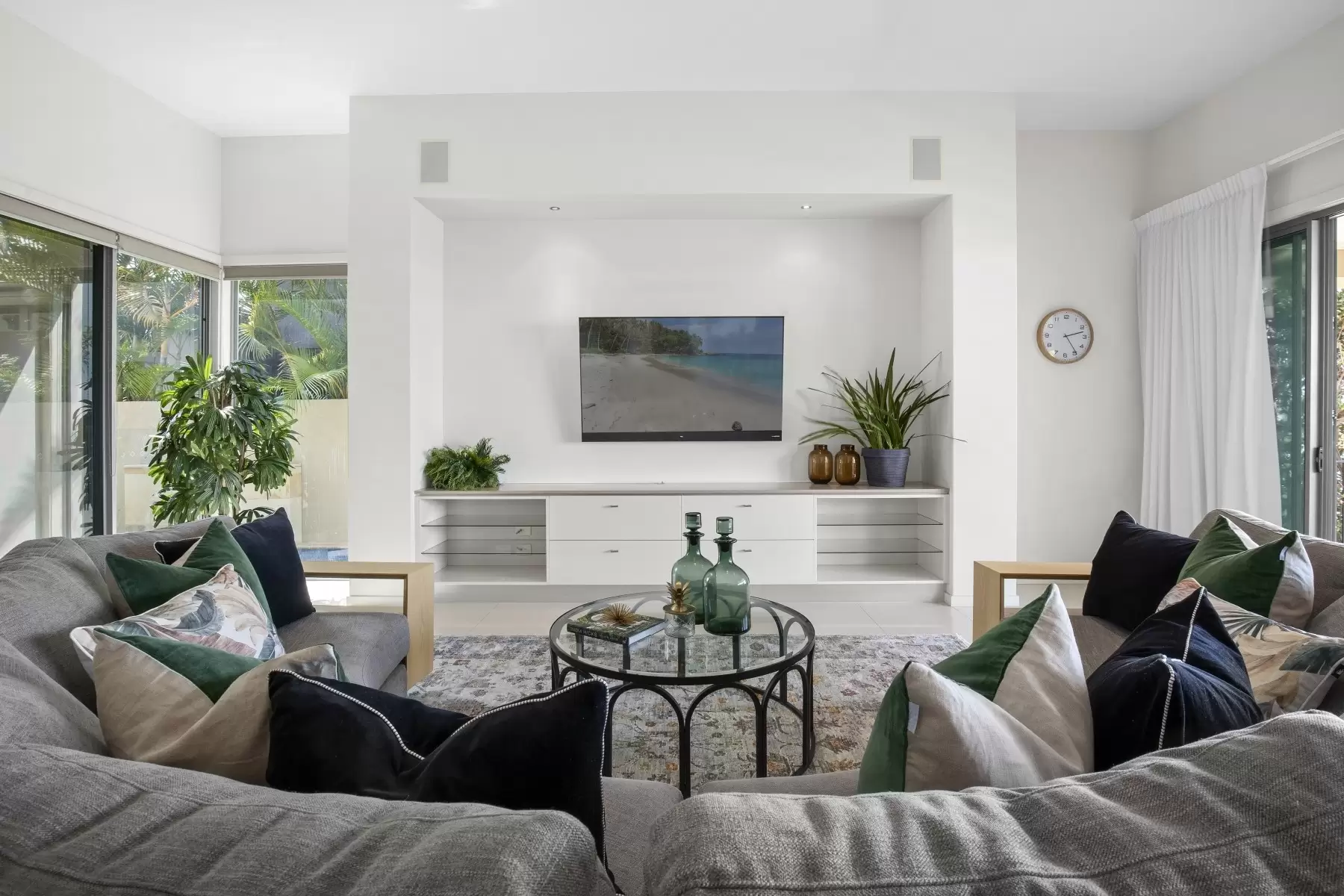 5069 Emerald Island Drive, Carrara Sold by Queensland Sotheby's International Realty - image 1