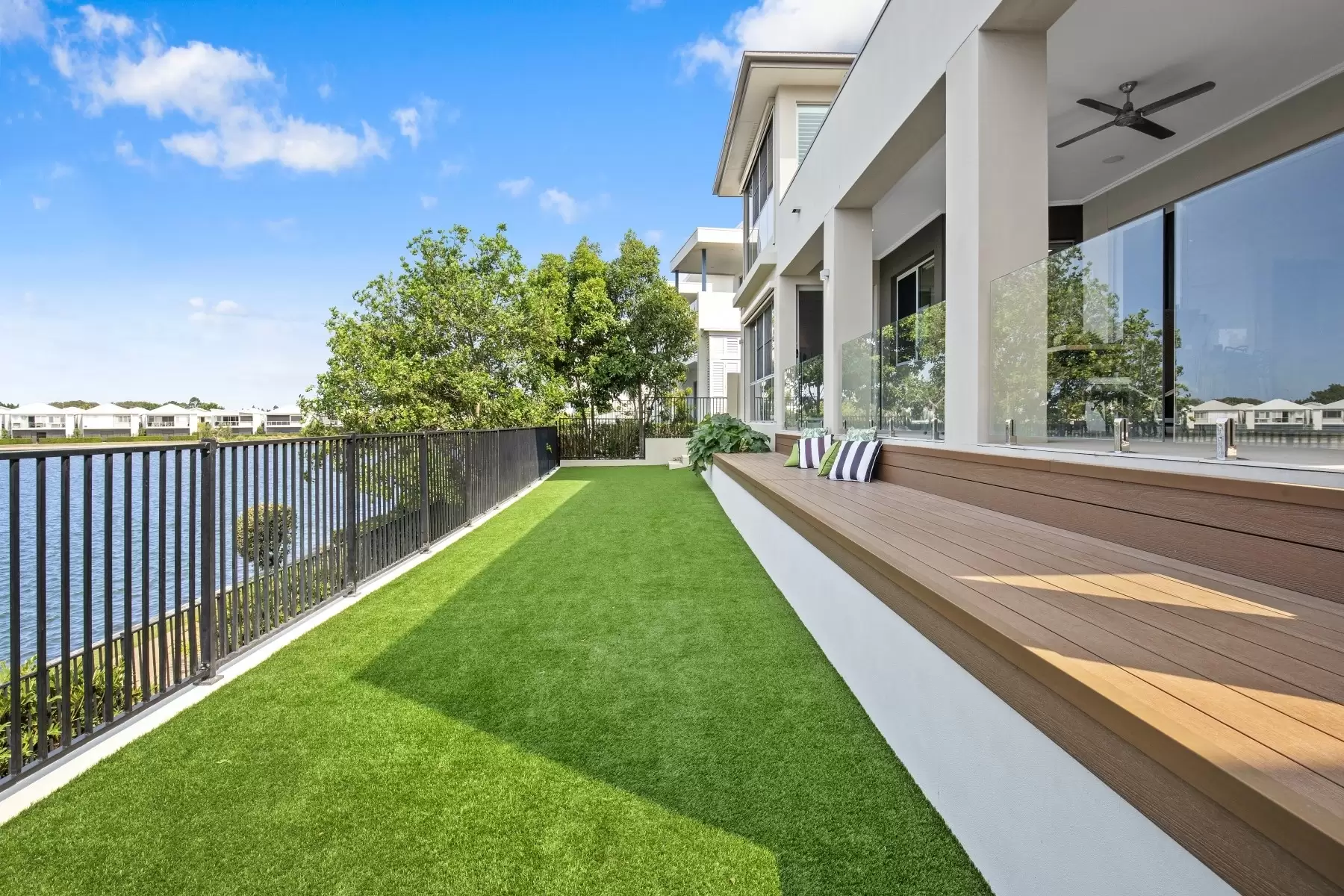 5069 Emerald Island Drive, Carrara Sold by Queensland Sotheby's International Realty - image 1