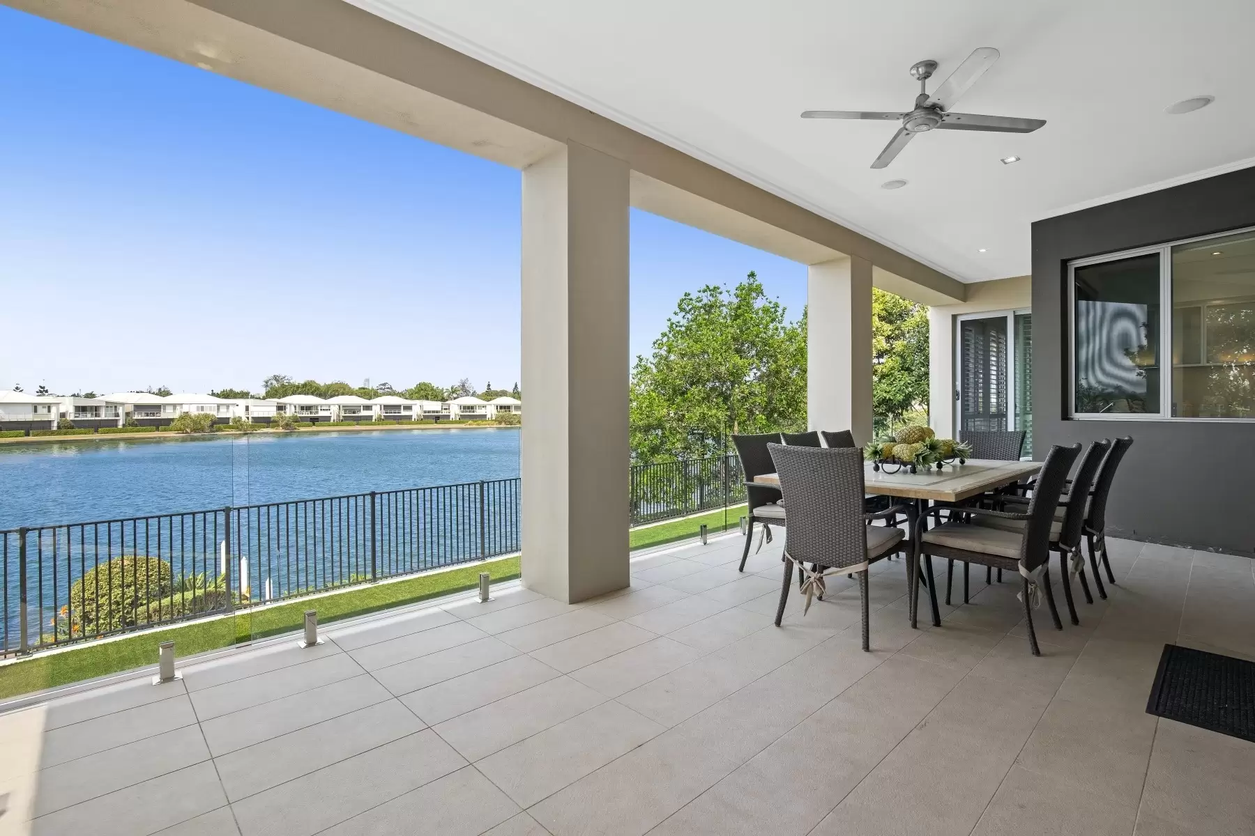 5069 Emerald Island Drive, Carrara Sold by Queensland Sotheby's International Realty - image 1