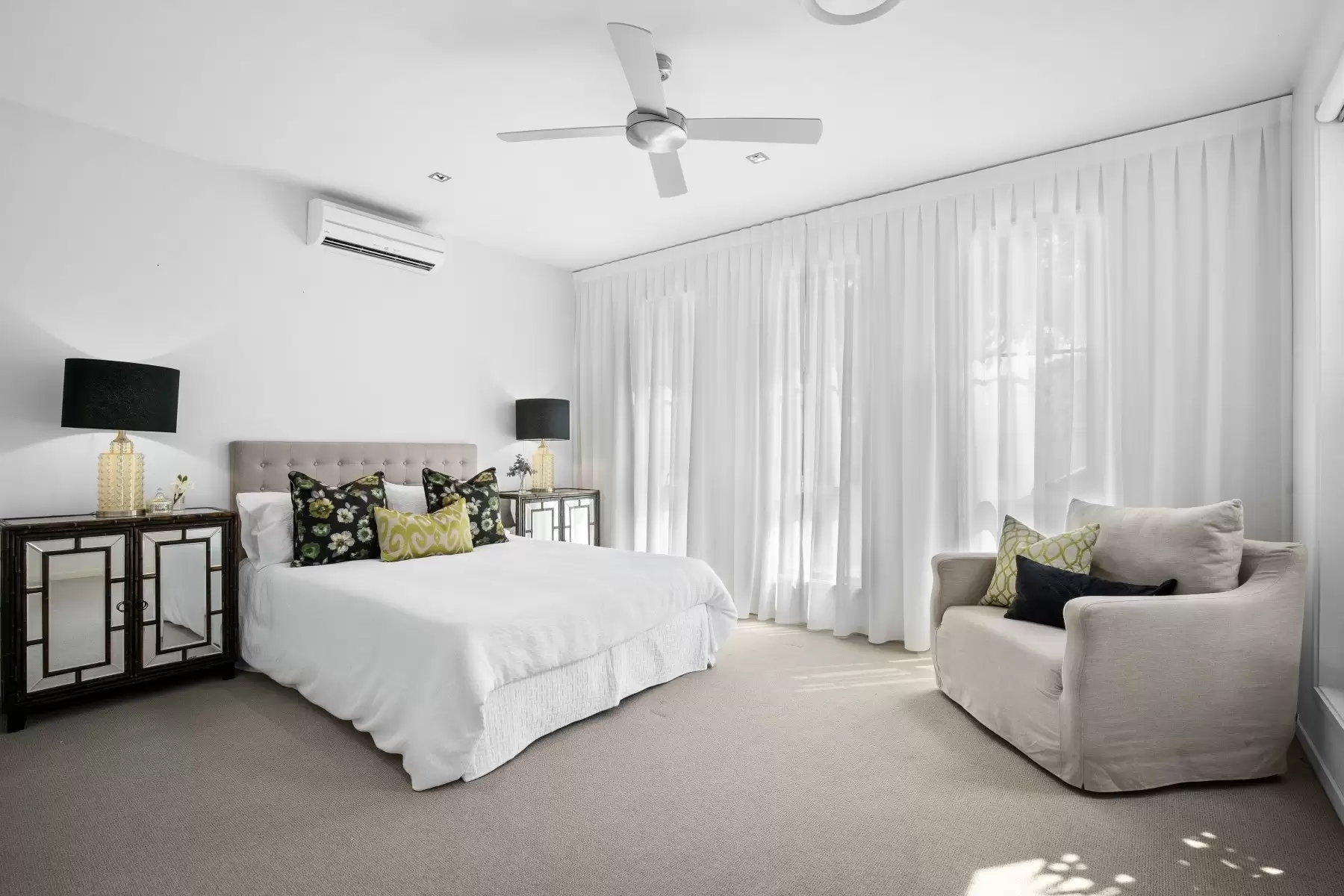 5069 Emerald Island Drive, Carrara Sold by Queensland Sotheby's International Realty - image 1
