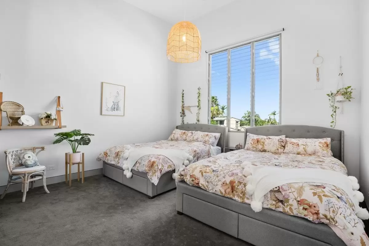 11 Boomerang Crescent, Sorrento Sold by Queensland Sotheby's International Realty - image 1