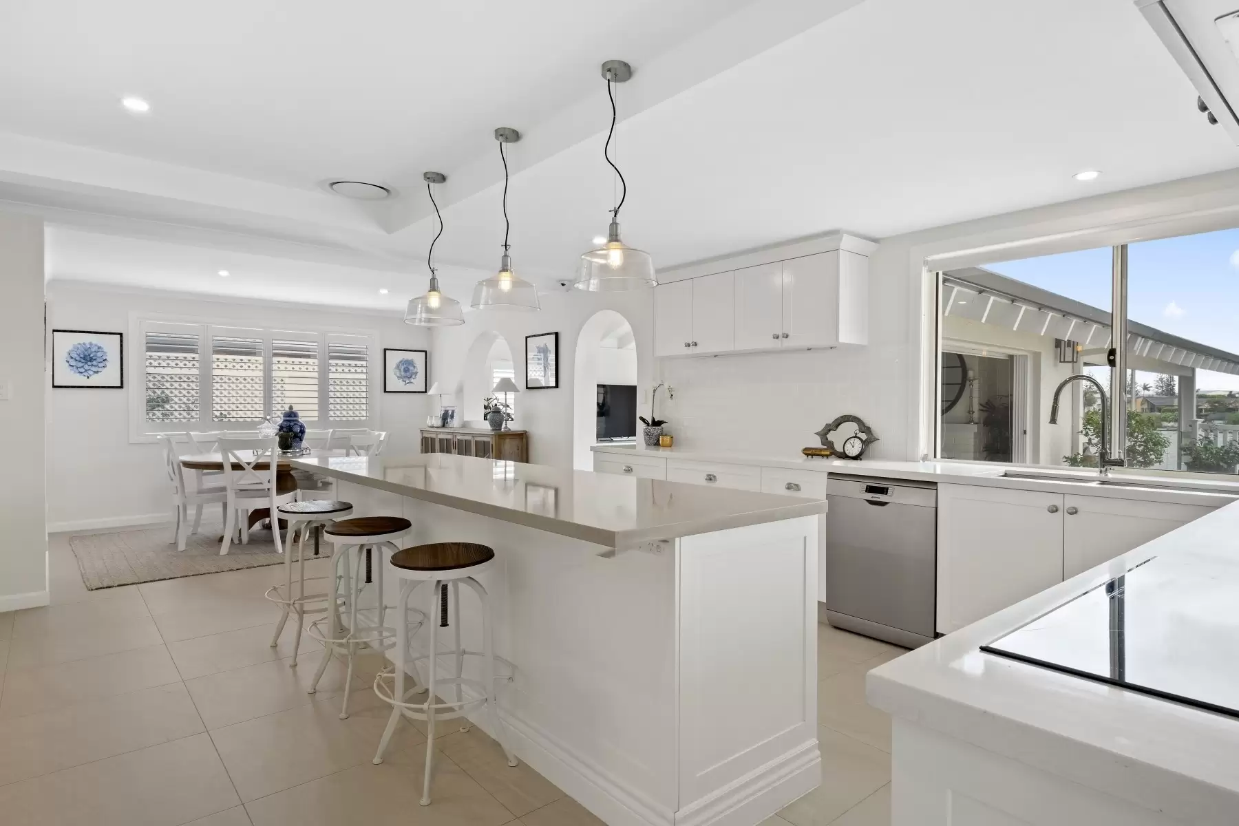 18 Kerry Court, Sorrento Sold by Queensland Sotheby's International Realty - image 1