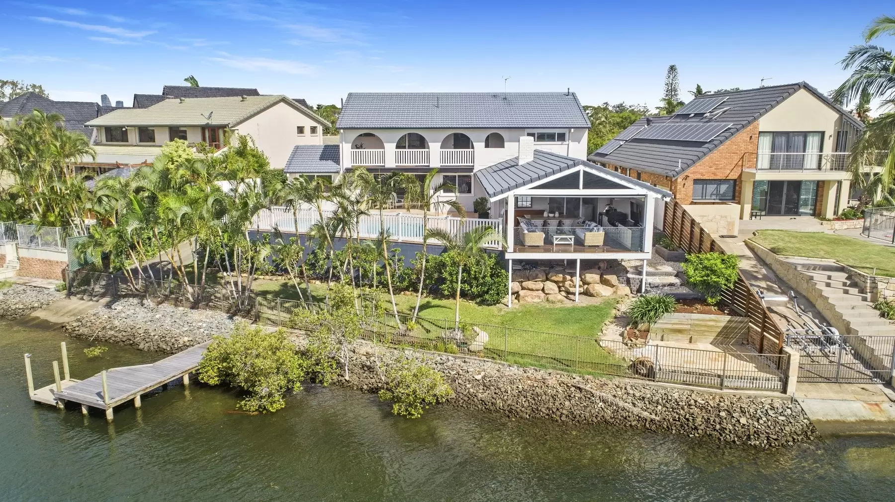 18 Kerry Court, Sorrento Sold by Queensland Sotheby's International Realty - image 1