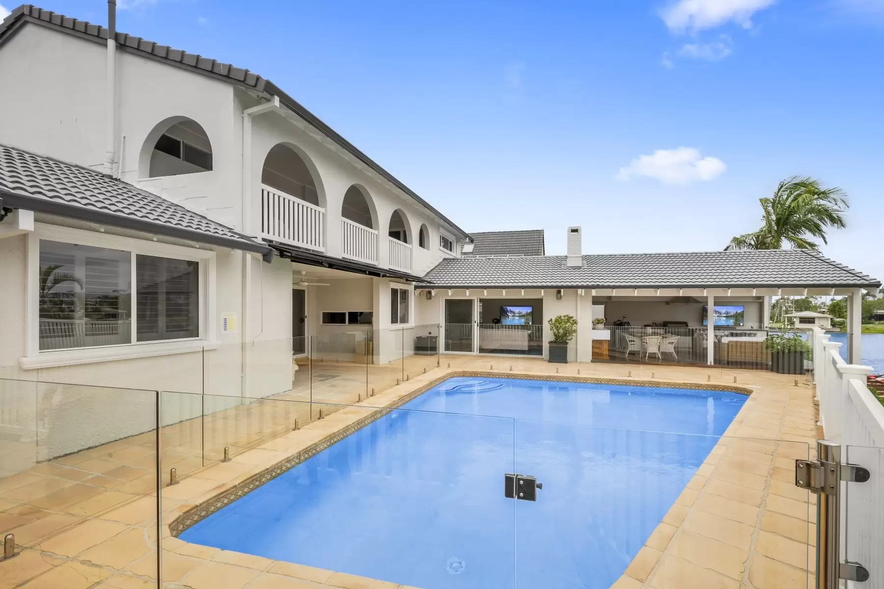 18 Kerry Court, Sorrento Sold by Queensland Sotheby's International Realty - image 1