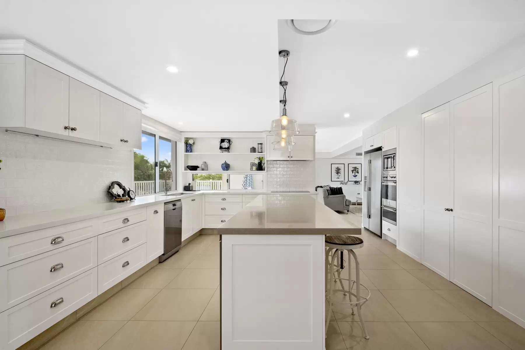 18 Kerry Court, Sorrento Sold by Queensland Sotheby's International Realty - image 1