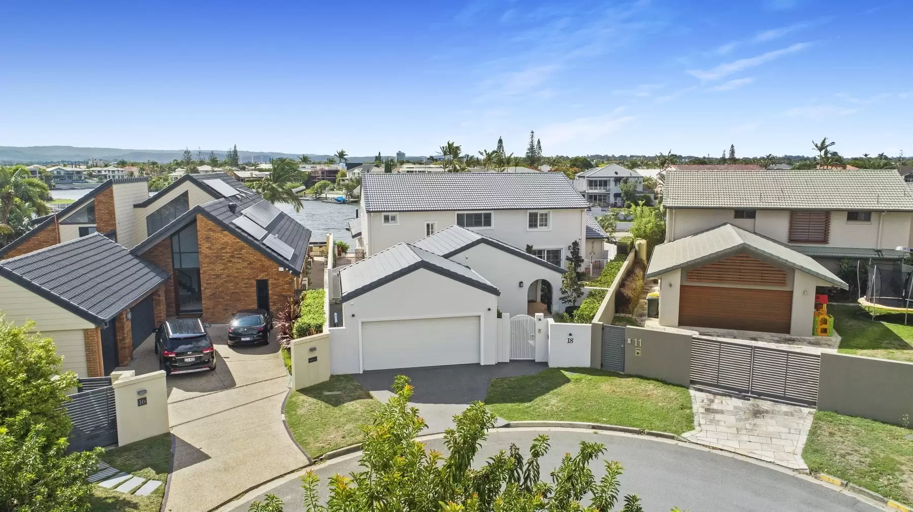 18 Kerry Court, Sorrento Sold by Queensland Sotheby's International Realty - image 1
