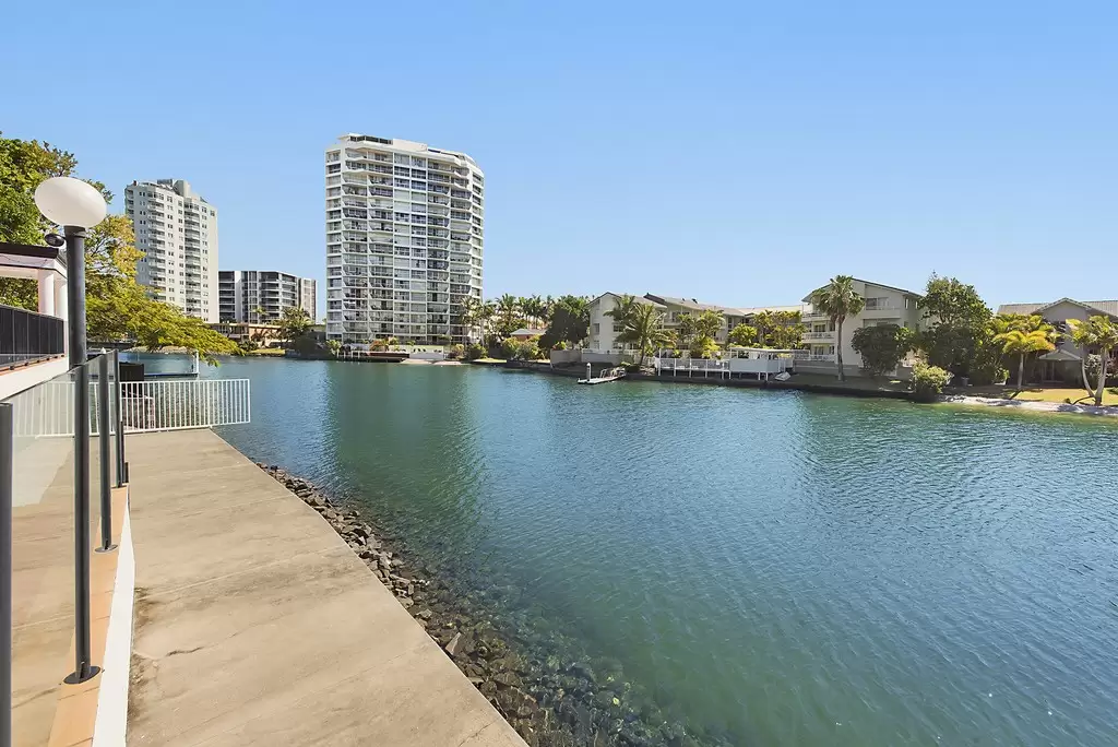 4/12 Paradise Island, Surfers Paradise Sold by Queensland Sotheby's International Realty - image 1