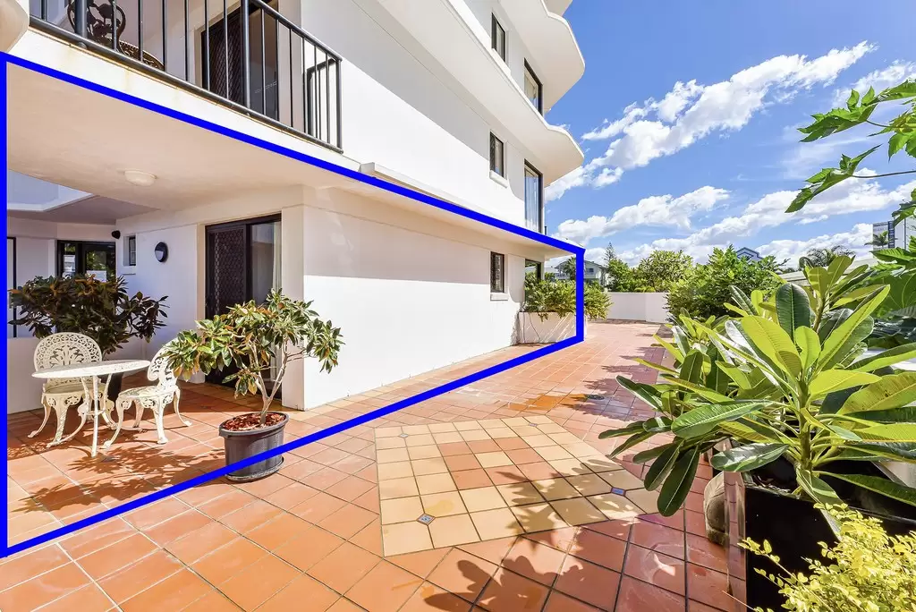 4/12 Paradise Island, Surfers Paradise Sold by Queensland Sotheby's International Realty - image 1